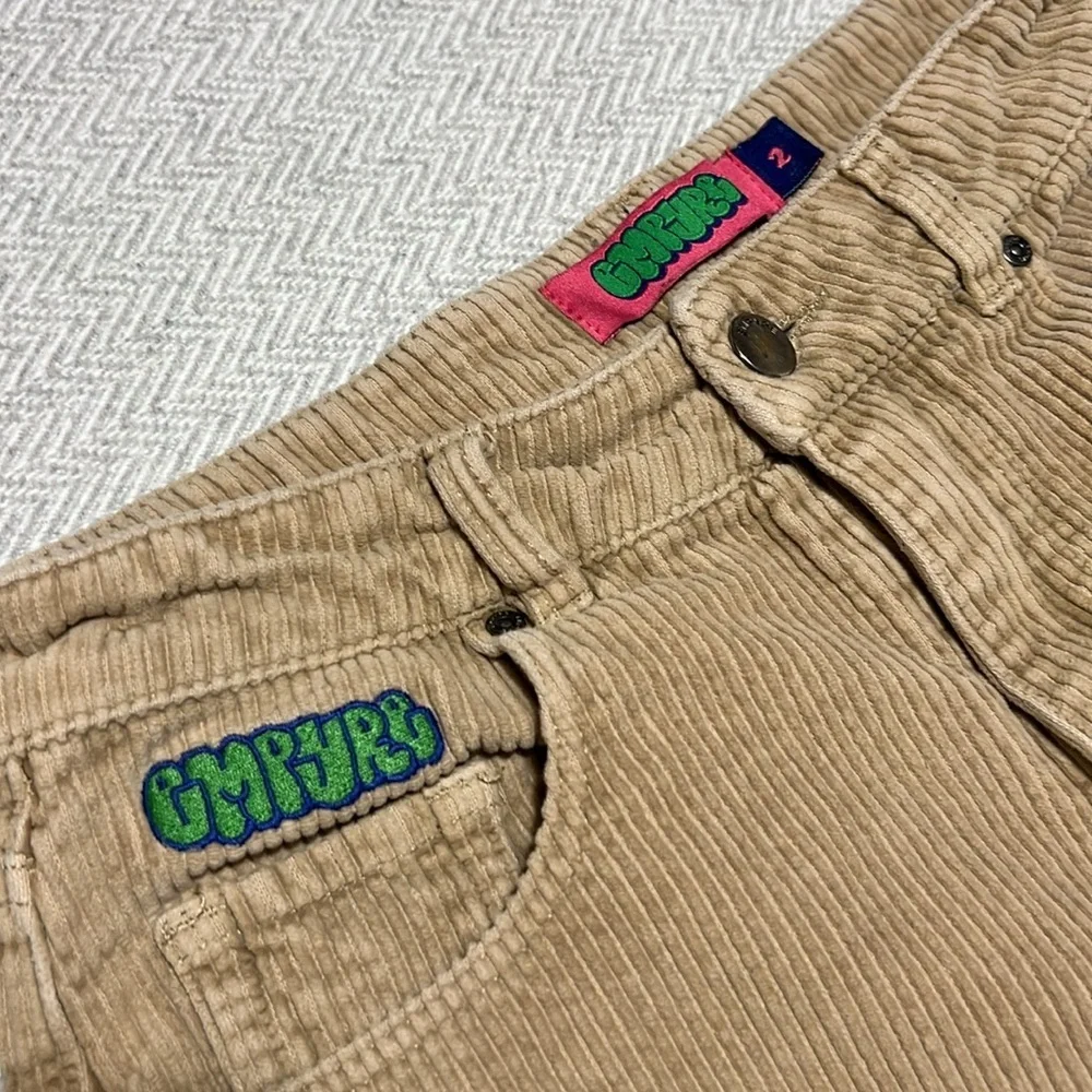 EMPYRE high rise Tan Corduroy Shorts. Size 2 - Picture 3 of 10